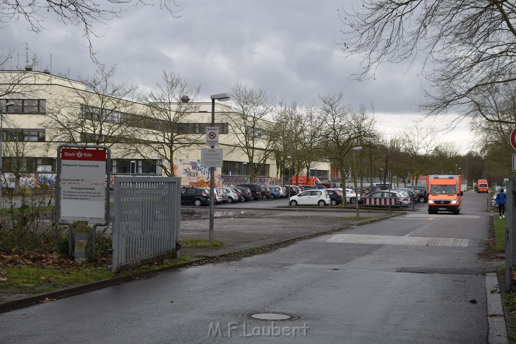 Einsatz BF Koeln Schule Burgwiesenstr Koeln Holweide P091.JPG - Miklos Laubert